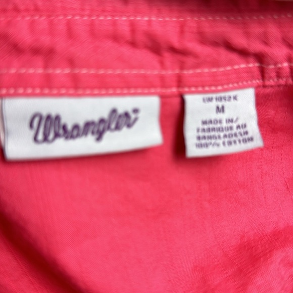 Woman’s Wrangler Buttoned Down Shirt - Picture 9 of 9
